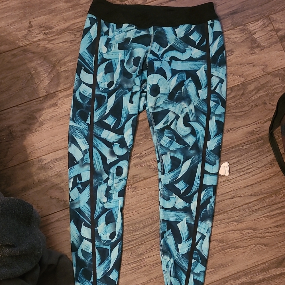 Reebok Blue and Black Geometric Leggings for Athleisure